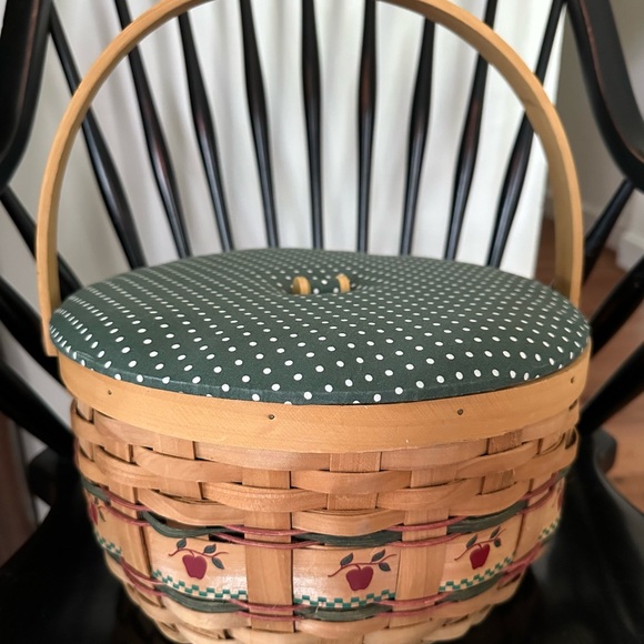 Vintage Sewing Basket Split Wood Basket APPLES Lined with Lid - Picture 9 of 12